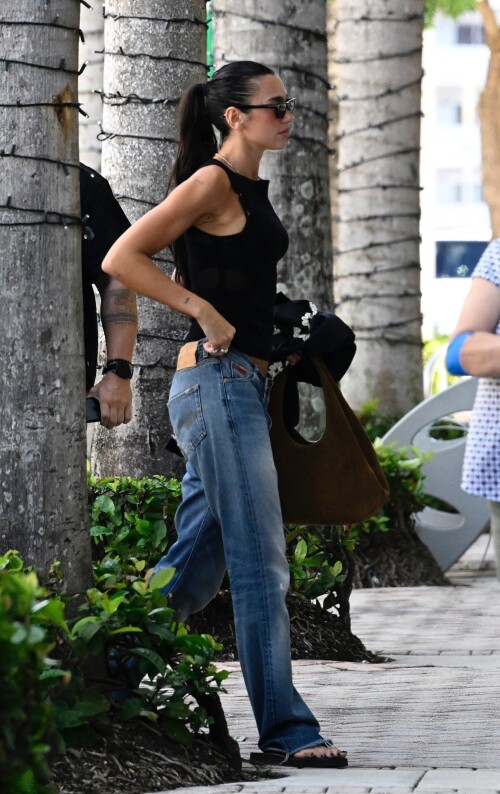 dualipa-206352a3d9888a2f2