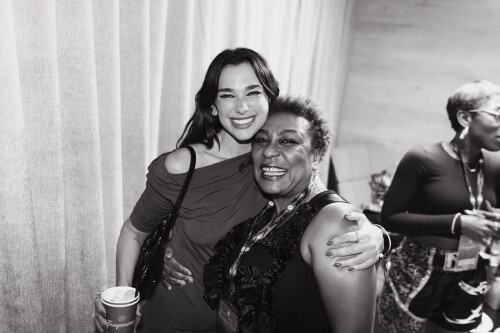 dualipa 62ade4f3e39bcbcb8