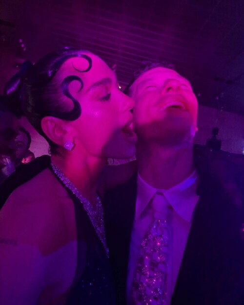 dualipa-photo-DJT5utitP3l-20250506_074714_4956014341a626ab9b3e56e08