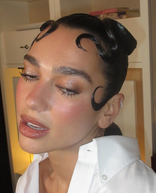 dualipa photo DJT5utitP3l 20250506 074714 4960114966178eb74e90d58c3