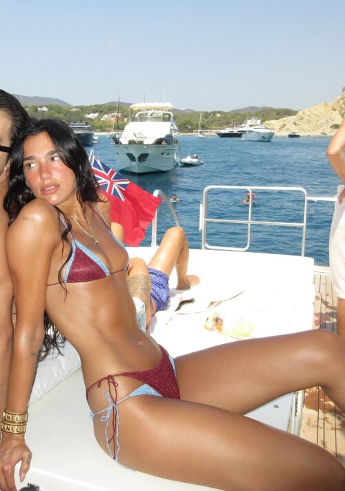 dualipa 17552588263998d74e4cf0a953527