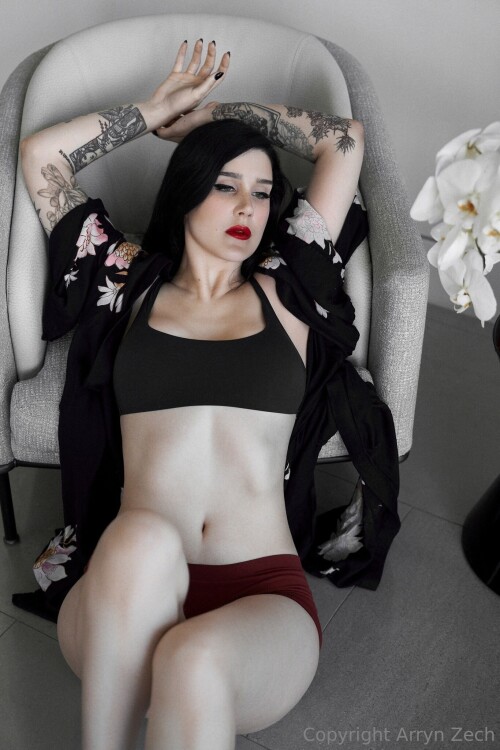 ee2968d09e83370287d5a9da2b1338fa325cc5cba45c5925