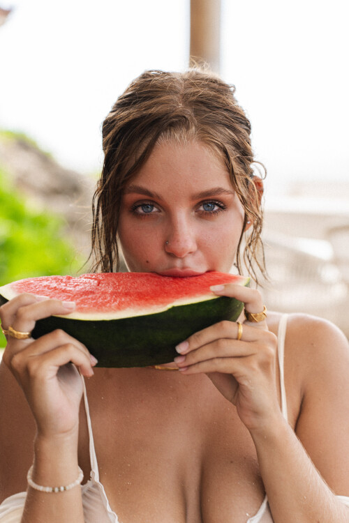 eff897d3-b793-4d9a-abbf-ac4510414832_rw_19207ea36e0a1d65f180