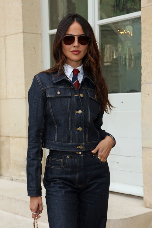 eiza 120f1699bc23235dde