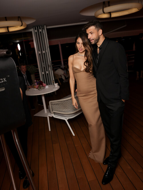 eiza 1564d565952b23c78f