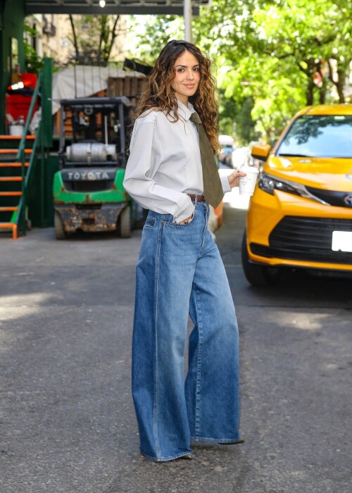 eiza 205ca3f7c0ea9a26b6