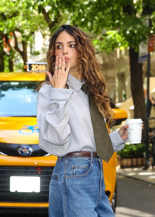 eiza 5fa6b56c10e673c36