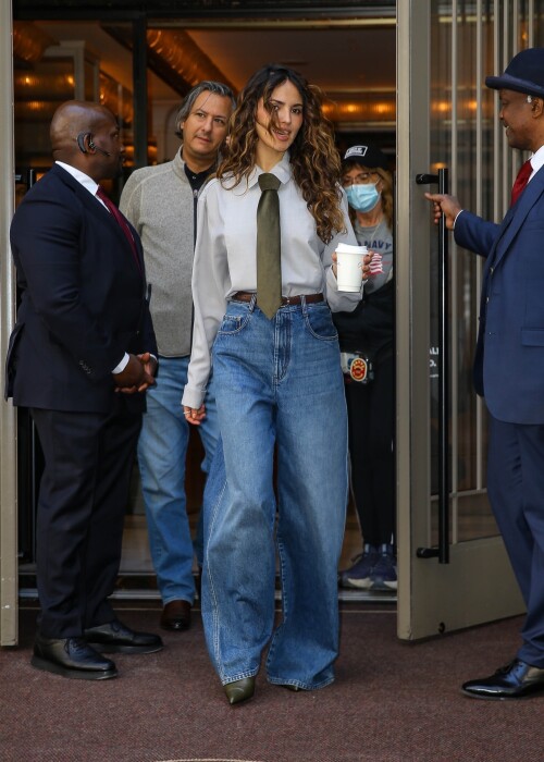 eiza 64599991cbeb4624d