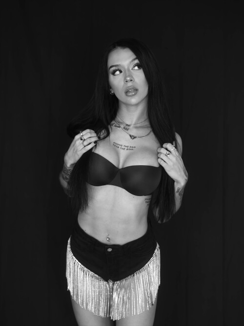 elaynablack 20251014 094219 368610839355bee54286e759dc