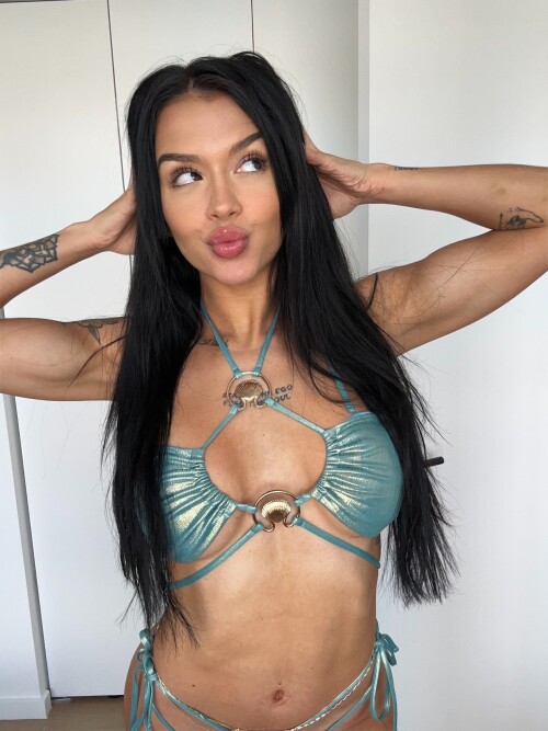 elaynablack reel 20250729153054 304e9c4abe3170ea4