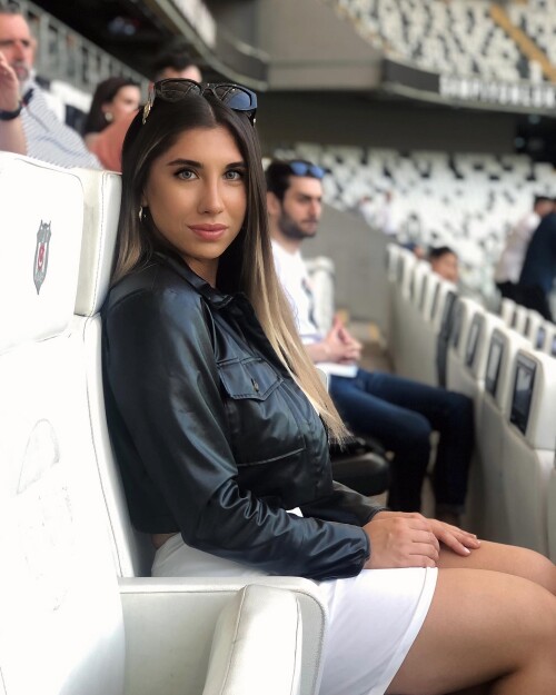 elifkaraarslan 17 CeOqeIMtmdO 22c45c6b05ebcb3e9