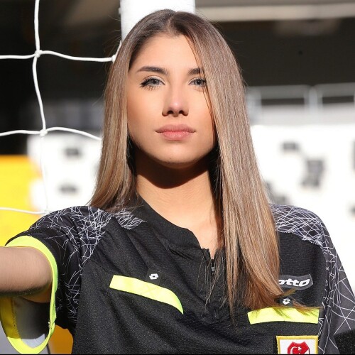 elifkaraarslan 17 CkYmrDBoMSu107772a21ef7a96a