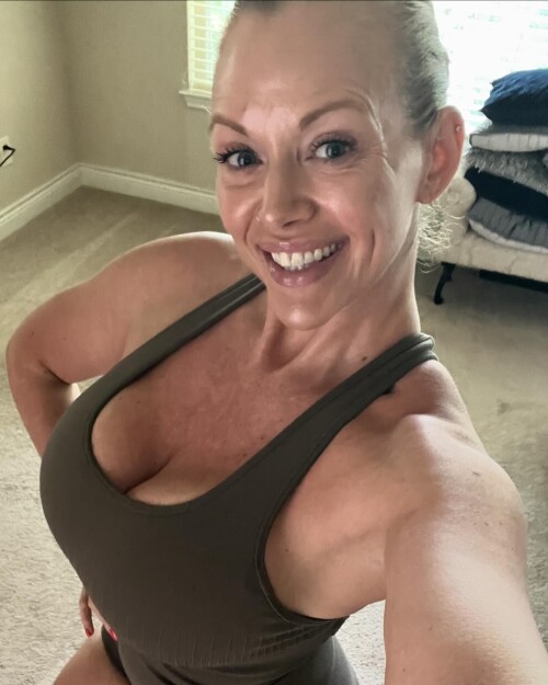 elishalynfit-20240701-0003df5a48fc7684c5ca