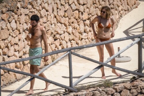 elizabeth olsen in bikini on vacation with husband robbie arnett at tuscany 2022 8