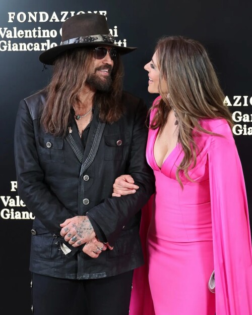 elizabethhurley1 20250526 191836 18272672569e5600cfa692c0ba