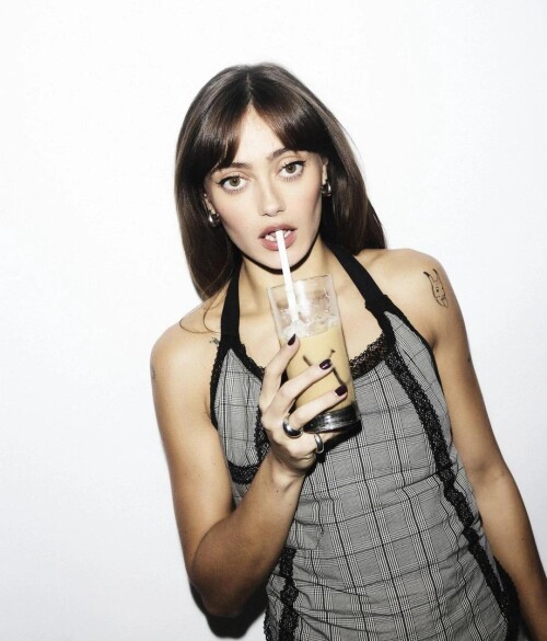 ella purnell for evening standard v0 k8pmwsinrgud1cdd3ac672e81b82f