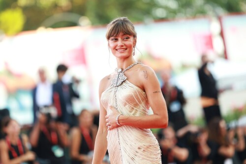 ella224711a37164b6ef24