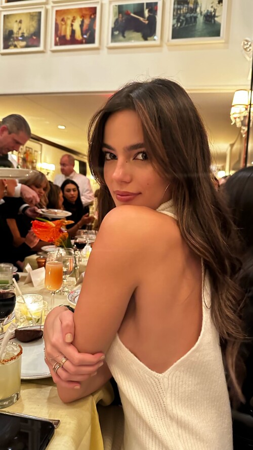 ellamendelsohn 1739029373 3449795590e46f1580e19c5bad