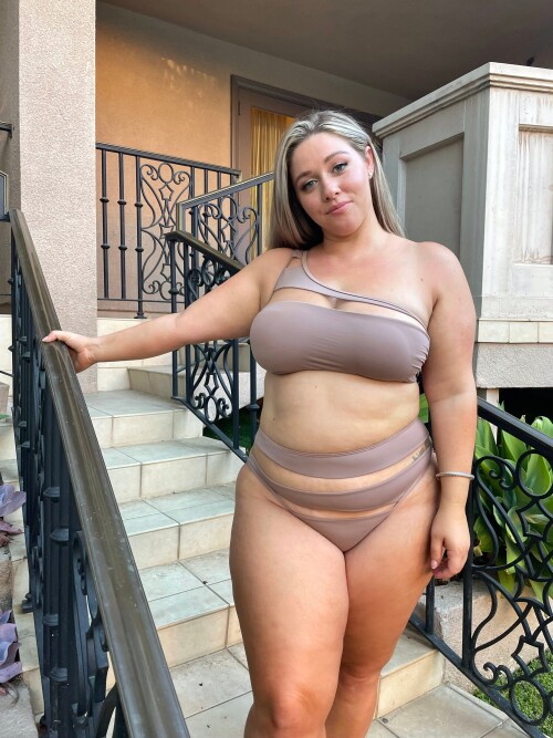 ellanabryan 1861563046 source938217e356ce5842