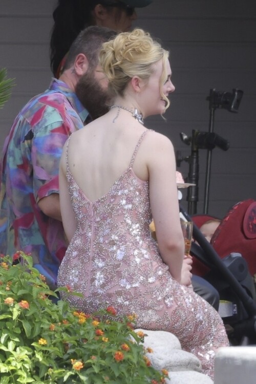 elle-8b3c983cbfec6f633