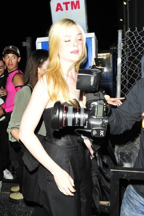 elle fanning arriving to the paris hilton concert in hollywood 06 07 2023 0a8bac6297ebdfa5b