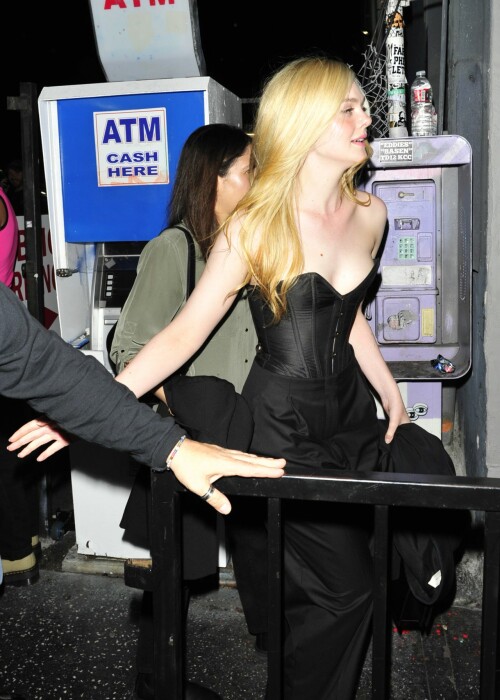 elle fanning arriving to the paris hilton concert in hollywood 06 07 2023 3abae626e81fef15f