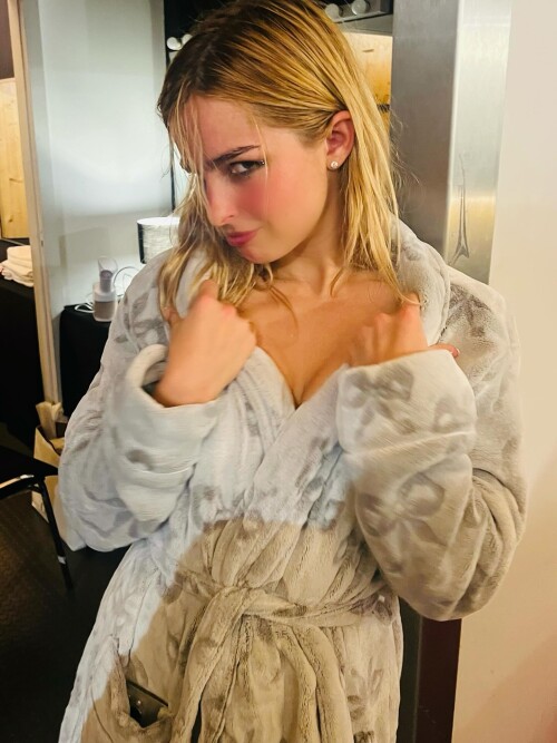 ellenvonunwerthvon photo DOJYEtVAoP 20250903 121740 542562341b6038d58bd7fc7fe