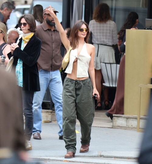 emily ratajkowski in paris 20240620 4 84de32052ac5647a