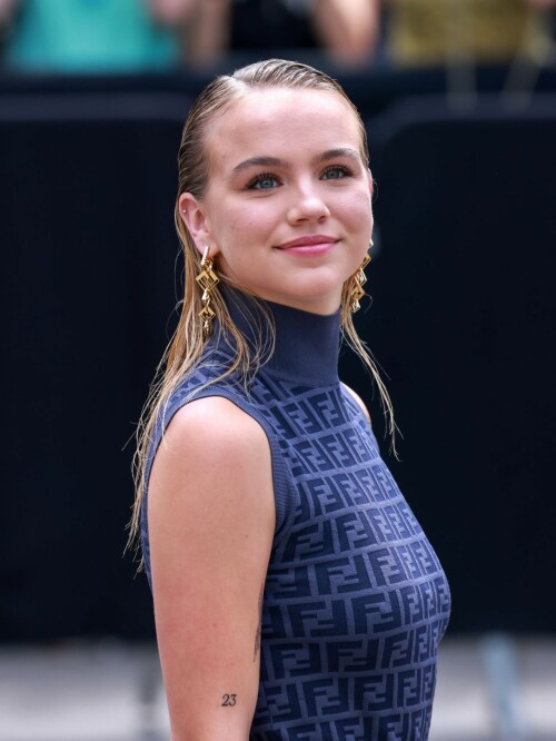 emma brooks fendi haute couture fall winter 2023 2024 in paris 07 06 2023 30227bbd1fc5d3aac