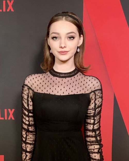 emma dumont i am not okay with this tv series premiere in west hollywood 1acac9f1a0f9caf96