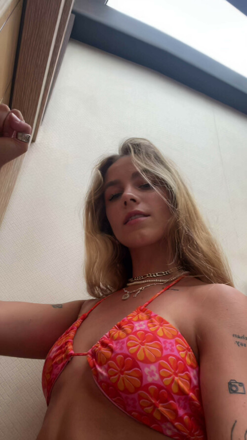 emmabrooksmc 7119561647705935146 3