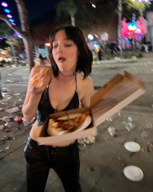 emmadumont 2024 11 01 07 41 4567fbd6ebc25c989