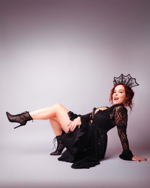 erica schroeder is the queen of cleavage the last picture v0 i3sflbb817yd186065209e7e8d033