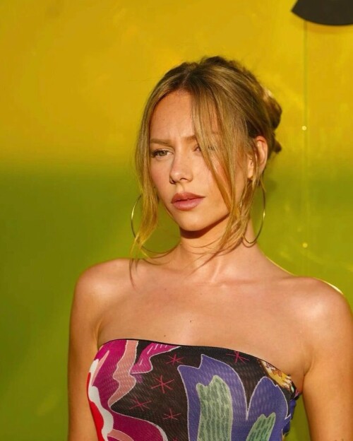 ester exposito 1717864357 3386014101698321780 386189519bb441a33f1e14f74