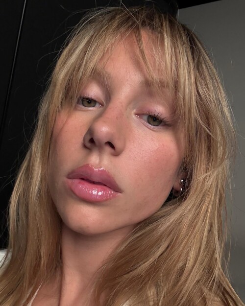 ester exposito 1760458093 3743316260525206129 3861895194e0a59211b35d16d