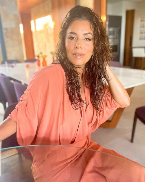 evalongoria 20211230 0001