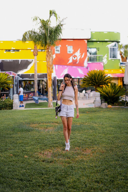 f943b40f39f44f66da39d6c77a03f6d8 largec12b75b38ef0756d