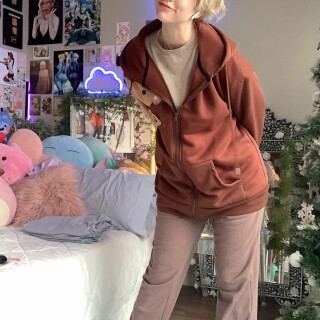 fansly-dy5rnt8nwut17be6ad245a64f27