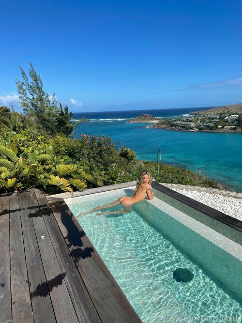 fe56aa21 2764 4cc5 b91c c0580e63450e1d9aae0e85c816b7