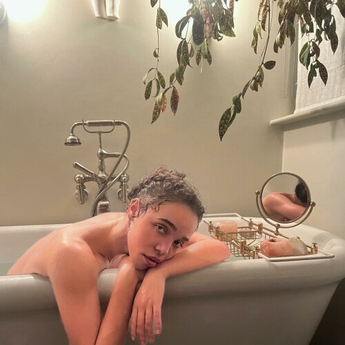 fkatwigs 284649937 349737157246407 2807603936559902394 n