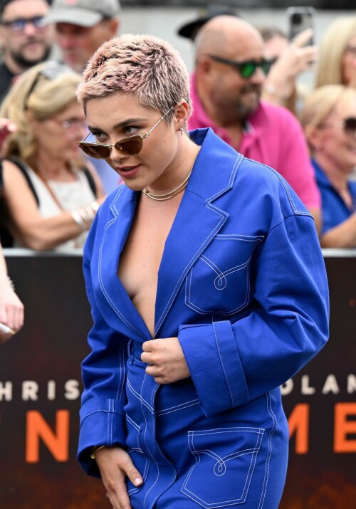florence pugh oppenheimer photo call in london 07 12 2023 683b935bf78cb3f4a