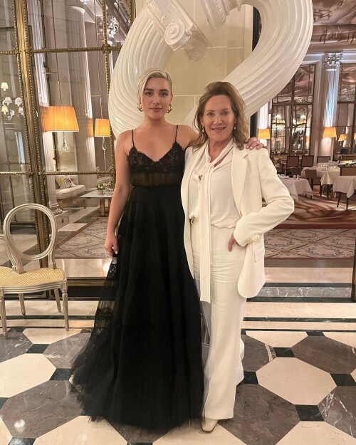 florence pugh1002124ed83ccacea8