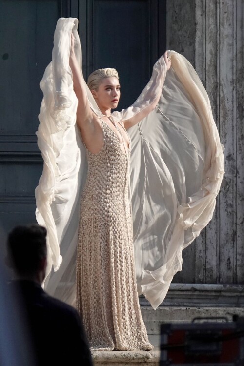 florence pugh2c80acab769c16fd0