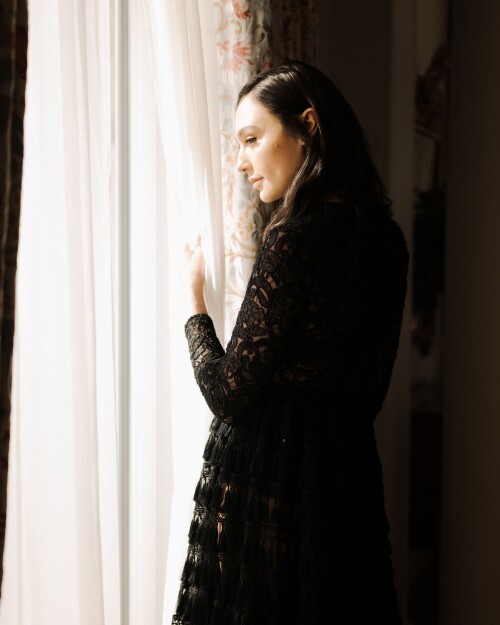 gal gadot image 2 credit pierre mouton for parfums christian dior 6407872e5f48ff06f40caa209dca5