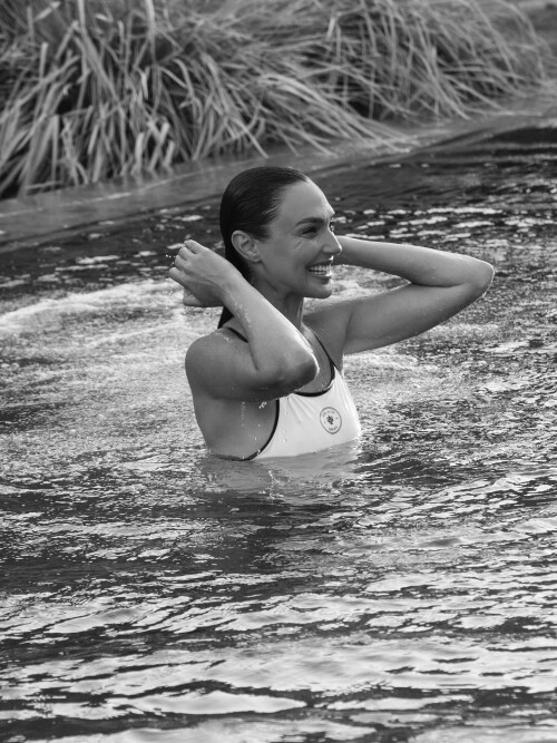 gal gadot2025 09 17 23 38 34cb32ec1a 8806 49af 8927 69386cf78b1eb1e824693cc65c14