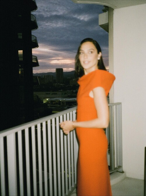 gal gadot2025 09 20 06 53 46af85a007 9156 4e9d b49c 8d16bb2c7d54507d404622256a10