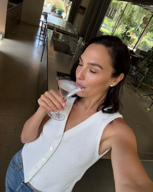 gal gadot2025 10 16 06 57 34529c4e9c 3140 4fc6 95ac 58a5418a77694463d72e9b0dde87