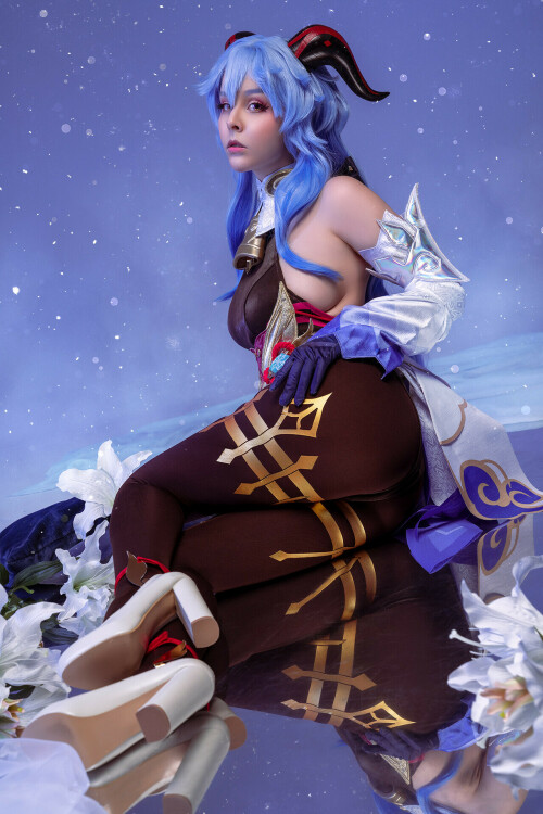 ganyu cosplay by disharmonica df3yj3i