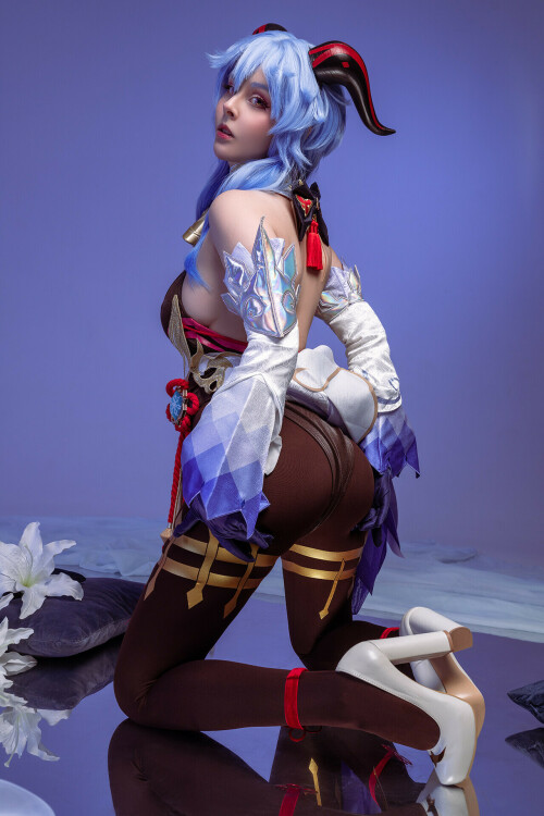 ganyu cosplay by disharmonica df3yj3y