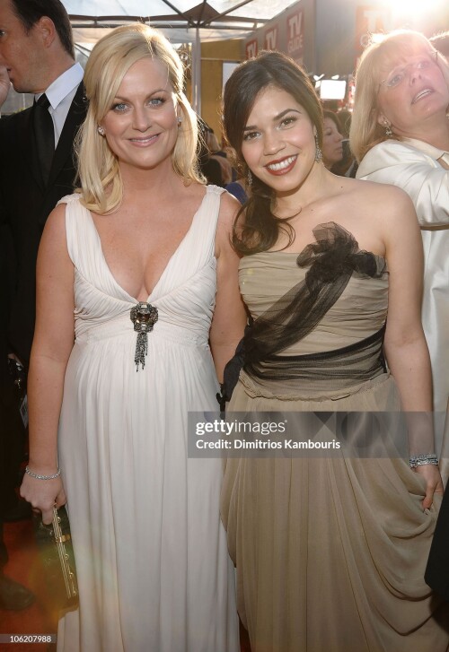 Actresses Amy Poehler and America Ferrera arrive to the TNT/TBS broadcast of the 15th Annual Screen Actors Guild Awards at the Shrine Auditorium on January 25, 2009 in Los Angeles, California. 17495_DK_0460.JPG (Photo by Dimitrios Kambouris/WireImage)